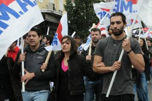Η συζήτηση για το δανεισμό της Ελλάδας γίνεται με δεδομένα τα νέα αντιδραστικά μέτρα, την εφαρμογή των οποίων μόνο το οργανωμένο λαϊκό κίνημα μπορεί να αποτρέψει
