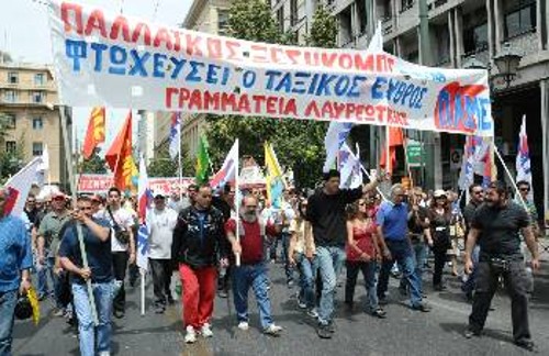 Η ΝΔ συνδράμει με όλα τα μέσα την επίθεση της κυβέρνησης και των συμμάχων της στο λαό. Η ήττα της στρατηγικής, που συνυπηρετεί με το ΠΑΣΟΚ, είναι όρος αναγκαίος για τη λαϊκή ευημερία