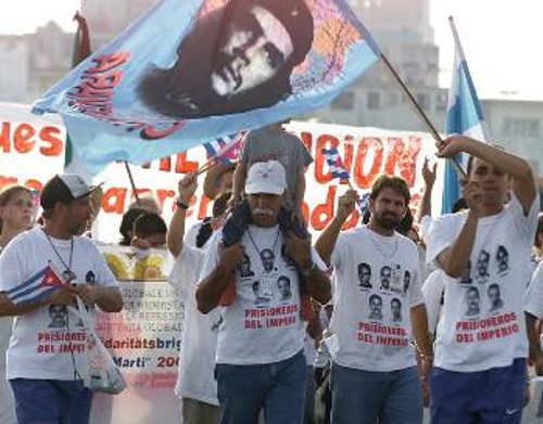 Κοντά στους 1.2000.000 Κουβανούς έλαβαν μέρος στη μεγαλειώδη χτεσινή διαδήλωση στην Αβάνα