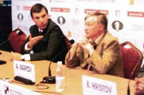 Από την press conference του Αν. Κάρποβ (δεξιά) και του προέδρου της Βουλγαρικής Σκακιστικής Ομοσπονδίας Σίλβιο Νταναίλοβ