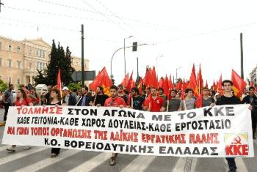 Το ΚΚΕ παλεύει σταθερά για να εκφραστεί αγωνιστικά η λαϊκή αγανάκτηση, να πάρει μαζικά και συλλογικά χαρακτηριστικά, να φύγει από τα στεγανά της αναζήτησης ατομικών λύσεων, να ριζοσπαστικοποιηθούν εργατικές συνειδήσεις