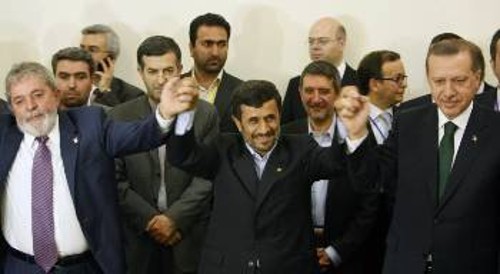 Οι Πρόεδροι Βραζιλίας, Ιράν και Τουρκίας, κατά την πρόσφατη συμφωνία