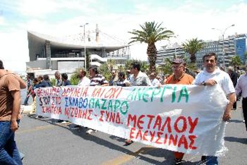 «ΣΤΟΠ στο σκλαβοπάζαρο» τόνιζε το πανώ των συνδικάτων στην προχτεσινή απεργία