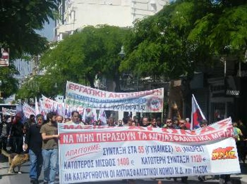 Σαφές το μήνυμα στο πανό του Εργατικού Κέντρου, στην απεργία στις 20 του Μάη: «Αντεπίθεση»!