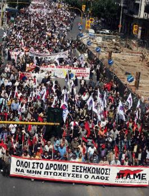 Εργάτες κάθε ηλικίας πλημμύρισαν το κέντρο της Θεσσαλονίκης