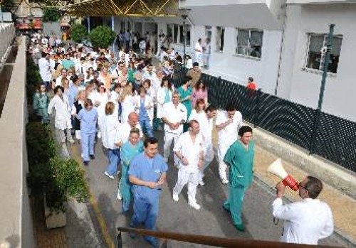 Το πραγματικά ρεαλιστικό και αναγκαίο σήμερα αίτημα του εργατικού κινήματος είναι αυτό για αναβαθμισμένη, δωρεάν και δημόσια Υγεία για όλους