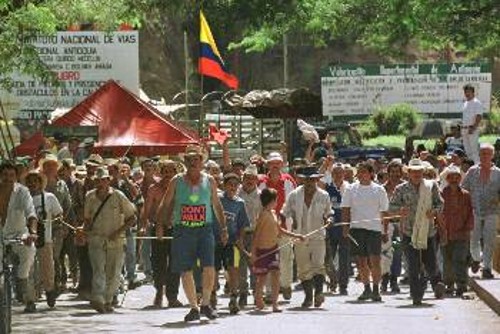 Χιλιάδες κολομβιανοί αγρότες σε διαδήλωση στη βορειοδυτική Κολομβία