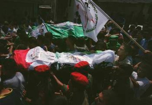 Κηδεία ενός ακτιβιστή και ενός αστυνομικού που δολοφονήθηκαν από τις δυνάμεις του Ισραήλ