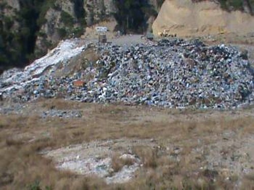 Ο χώρος τον οποίο οι κάτοικοι απαιτούν να κλείσει άμεσα, αφού αποτελεί εστία μόλυνσης