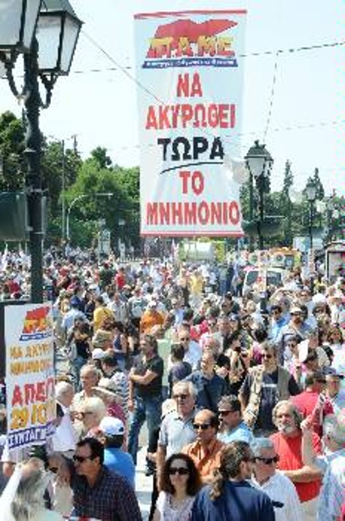 Το οργανωμένο κίνημα που δεν επικεντρώνεται σε πρόσωπα, δεν εξαντλείται σε φράσεις, είναι αυτό που τους τρομάζει πραγματικά, επειδή στοχοποιεί τη βάρβαρη εξουσία τους
