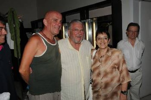 Η ΓΓ της ΚΕ του ΚΚΕ, με τους Κώστα Βουτσά και Γιάννη Σαμσιάρη