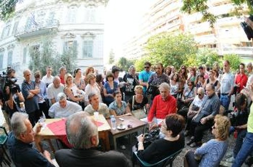 Από τη συνάντηση της ΓΓ της ΚΕ του ΚΚΕ με τους εργαζόμενους της Σχολής Τυφλών