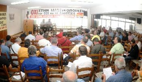 Στιγμιότυπο από τη σύσκεψη για τη συγκρότηση του ΠΑΜΕ Σιδηροδρομικών