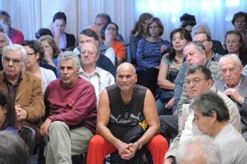 Εργαζόμενοι, άνεργοι και συνδικαλιστές από τόπους δουλειάς της περιοχής, παρακολούθησαν τη χθεσινή συνέντευξη Τύπου