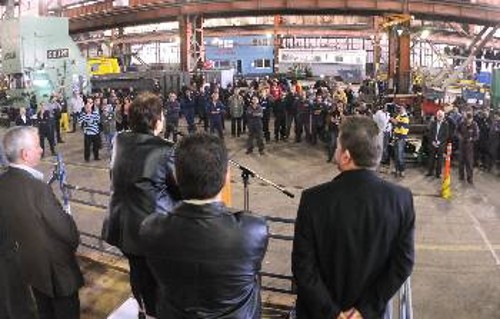 Στιγμιότυπα από τη συγκέντρωση και την περιοδεία στα Ναυπηγεία Ελευσίνας