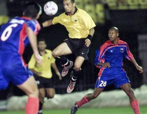 Ο Ντέμης Νικολαΐδης, ηγέτης της ΑΕΚ στην επίθεση