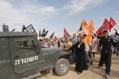 Από χτεσινή διαδήλωση στη Δυτική Οχθη κατά του διαχωριστικού τείχους