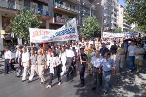 Σοβαρά προβλήματα σχολικής στέγης υπάρχουν και στη Θεσσαλονίκη από όπου και το στιγμιότυπο από κινητοποίηση φορέων με την έναρξη της φετινής χρονιάς