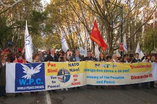 Η αντιπροσωπεία του Παγκόσμιου Συμβουλίου Ειρήνης. Ανάμεσα και αυτή της Ελληνικής Επιτροπής Διεθνούς Υφεσης και Ειρήνης