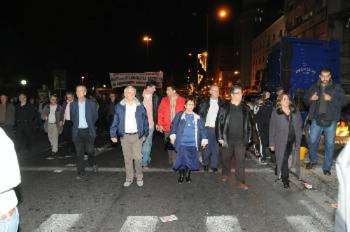 Η αντιπροσωπεία της ΚΕ του ΚΚΕ στην κεφαλή της πορείας