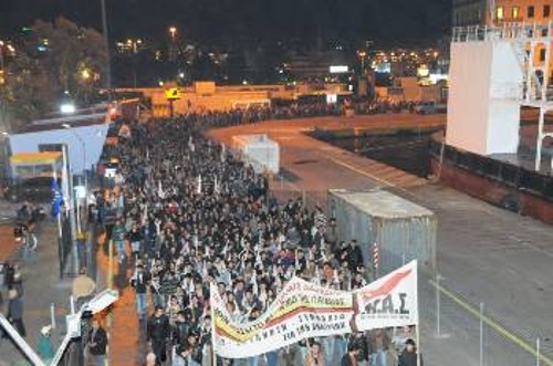 Η πορεία βρίσκεται στο λιμάνι