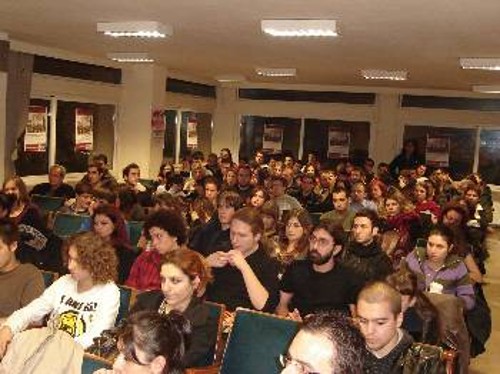 Στιγμιότυπο από την εκδήλωση. Στο βήμα η Θεανώ Καπέτη