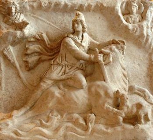 Ο Μίθρας σκοτώνει τον ιερό ταύρο. Οψη ρωμαϊκού ανάγλυφου σε μάρμαρο, 2ος- 3ος αι. μ.Χ. (Μουσείο Λούβρου)