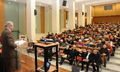 Αποψη από τις εργασίες του 12ου Συνεδρίου της ΠΕΑΕΑ-ΔΣΕ. Στο βήμα, ο πρόεδρος Χρήστος Τσιντζιλώνης
