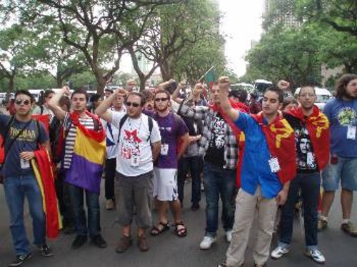 Η ισπανική αντιπροσωπεία στη διαδήλωση στην Πρετόρια, που σήμανε τη λήξη του 17ου ΠΦΝΦ