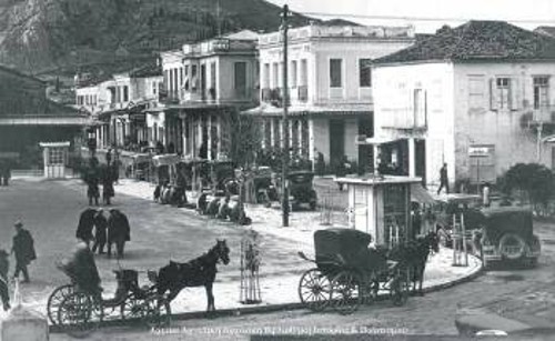 Πλατεία Αγίου Πέτρου, περίπου το 1930 (από το αρχείο της Αργολικής Αρχειακής Βιβλιοθήκης Ιστορίας και Πολιτισμού
