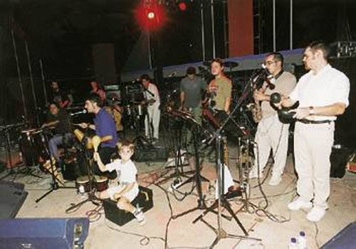 Οι «Απουριμάκ» επί σκηνής...