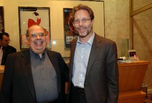 «Η διοίκηση της ΕΛΣ εφαρμόζει την πολιτική ΠΑΣΟΚ και ΕΕ», τονίζουν τα σωματεία. Στη φωτογραφία ο πρόεδρος της ΕΛΣ Νίκος Μουρκογιάννης με τον υπουργό Πολιτισμού