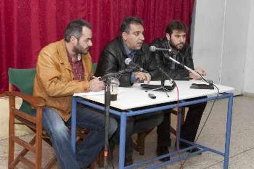 Συνεχείς θα είναι οι λαϊκές συνελεύσεις της δημοτικής αρχής στις γειτονιές, δήλωσε ο δήμαρχος Πετρούπολης Θωμάς Κοτσαμπάς (στο κέντρο της φωτ.), ώστε να υπάρχει άμεση επικοινωνία με τους κατοίκους