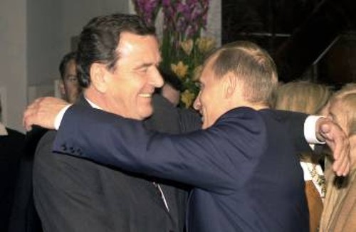 Ο Βλ. Πούτιν με τον Γκ. Σρέντερ