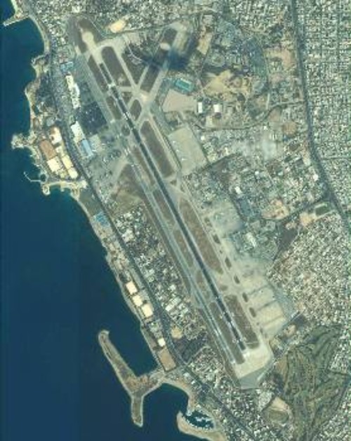 Πανοραμική άποψη της έκτασης του πρώην αεροδρομίου, την οποία, με συνοπτικές διαδικασίες, η κυβέρνηση παραδίδει στο κεφάλαιο