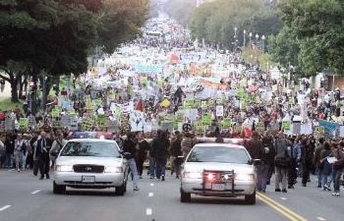 Μαζική και μαχητική η διαδήλωση στην Ουάσιγκτον