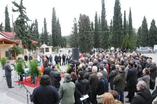 Από την πολιτική τελετή, στο νεκροταφείο της Καισαριανής