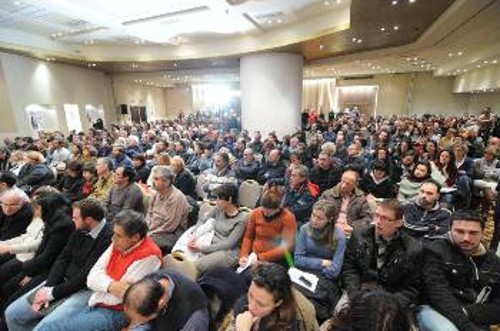 Εκατοντάδες συνδικαλιστές στη σύσκεψη του ΠΑΜΕ