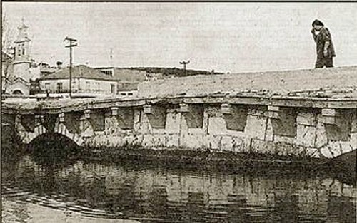Παλιά φωτογραφία της γέφυρας ντε Μποσέ, στο Αργοστόλι