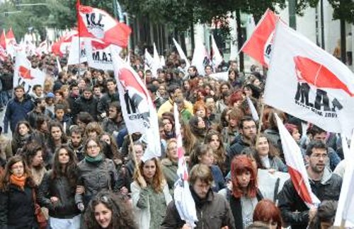 Η ΚΝΕ καλεί τους φοιτητές να γυρίσουν την πλάτη στην υπονόμευση και τον εκφυλισμού του κινήματος, να πάρουν στα χέρια τους την υπόθεση ανασυγκρότησης του κινήματός τους να συσπειρωθούν στο Μέτωπο Αγώνα Σπουδαστών