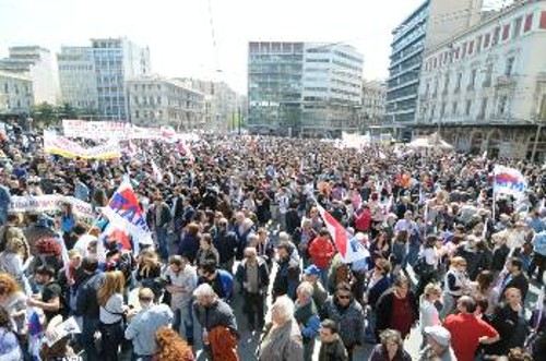 Από την απεργιακή συγκέντρωση του ΠΑΜΕ στις 11 Μάη στην Ομόνοια