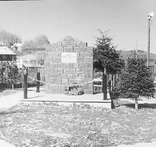 Το Μνημείο Εθνικής Αντίστασης, στην πλατεία Αγίου Αθανασίου, στο Γαρδίκι