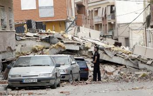 Χιλιάδες άνθρωποι ξεσπιτώθηκαν από το φονικό σεισμό