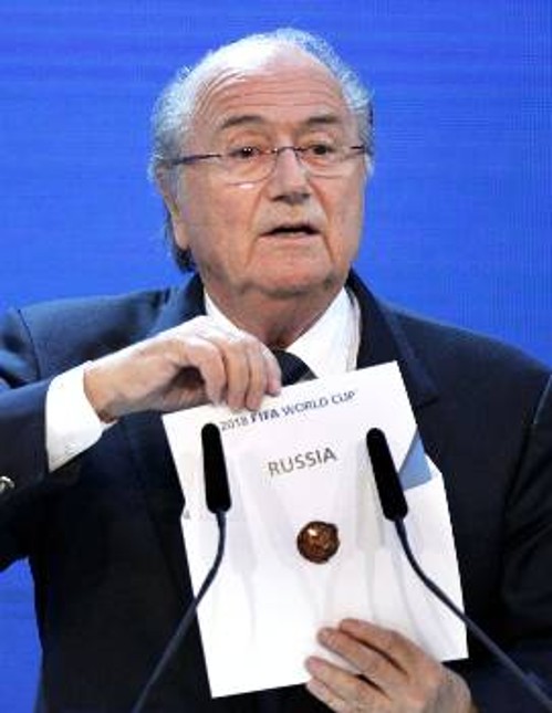 Η ανάθεση των Μουντιάλ του 2018 και του 2022 σε Ρωσία και Κατάρ αντίστοιχα άναψε φωτιές στον Μπλάτερ και τη ΦΙΦΑ