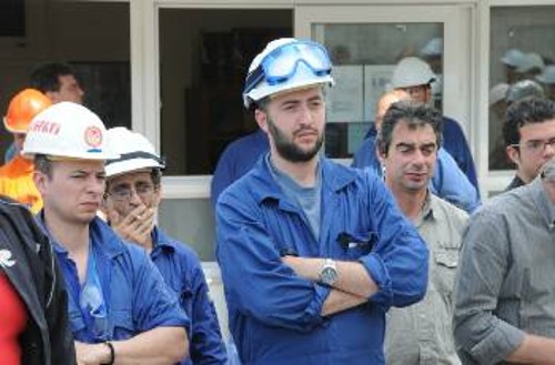 Οι θέσεις εργασίας στο Ναυπηγείο είναι κυριολεκτικά στον αέρα, όπως και η λειτουργία του, μετά από την ολοκλήρωση των υποβρυχίων