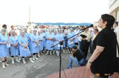 Με τους εργάτες και τις εργάτριες στην «Μπρέτας»