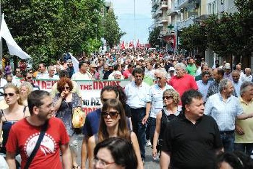 Πλήθος απεργών στην πορεία του ΠΑΜΕ στην Πάτρα