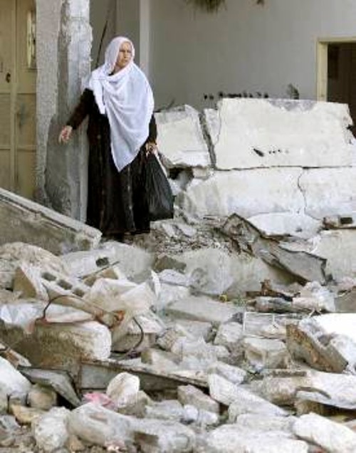 Ερείπια αφήνουν πίσω τους τα ισραηλινά τανκς