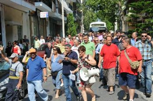 Στιγμιότυπο από τη χτεσινή πορεία στο Πέραμα