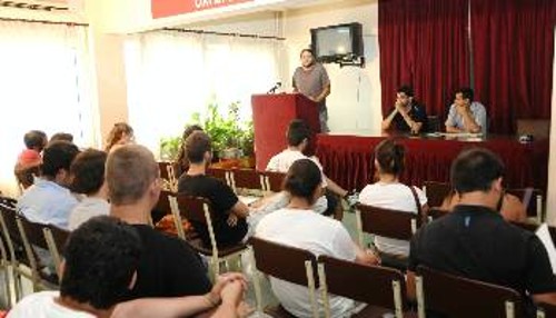 Στιγμιότυπο από τη σύσκεψη για τη συγκρότηση Γραμματείας Μεταναστών
